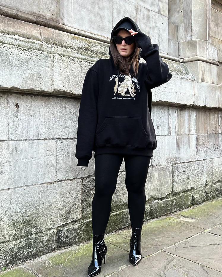 Black hoodie discount and black leggings